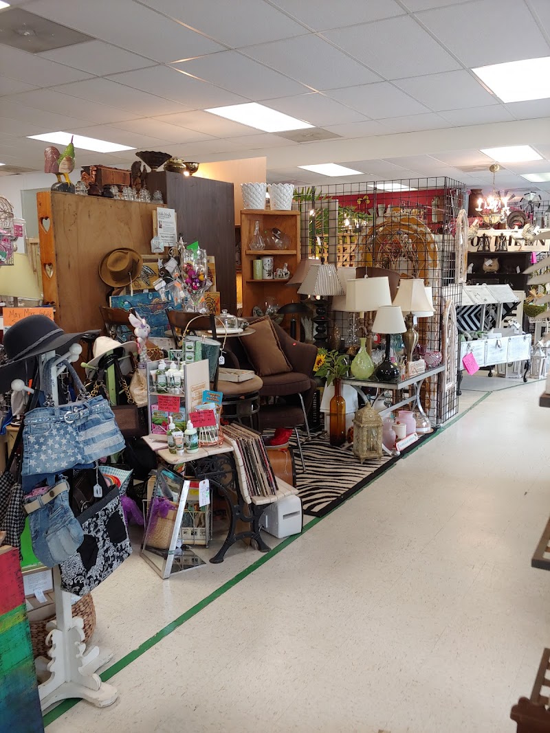 Antiques & Artisans Village