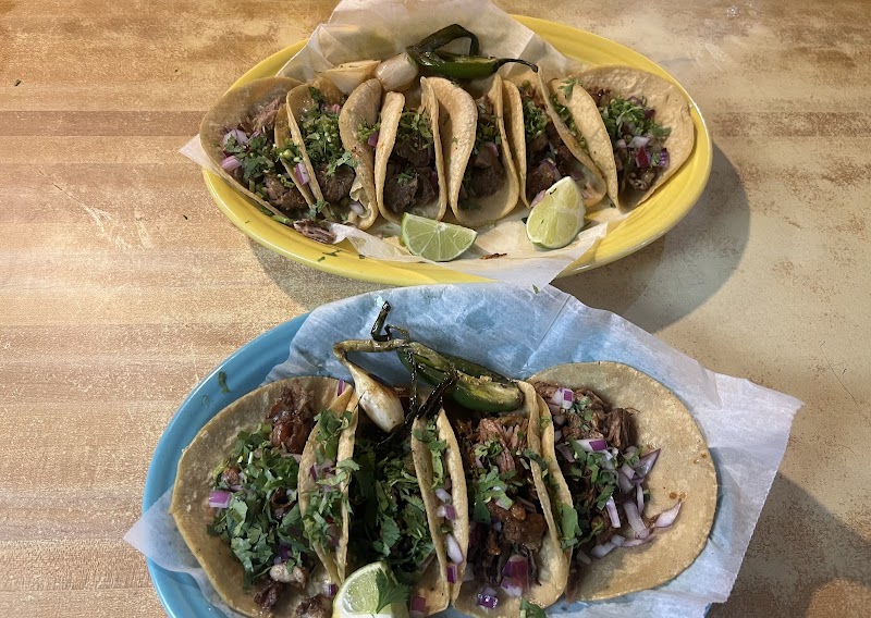 Taqueria & Antojitos EL CACHETON