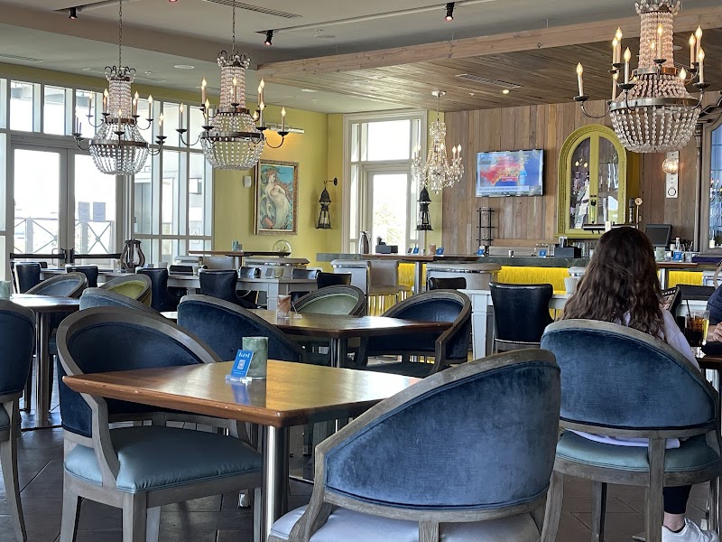 Élevé Rooftop Restaurant & Lounge